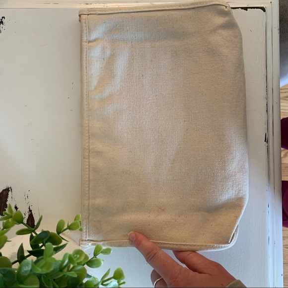 Victoria | Vintage Crochet Canvas Clutch, Cosmetic Case - Picture 10 of 11